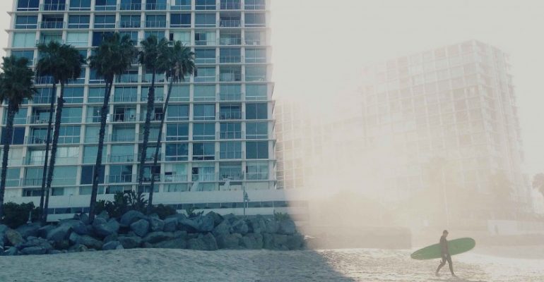 beach_buildling_surfboard