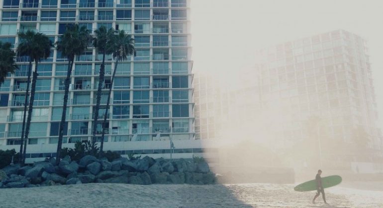 beach_buildling_surfboard